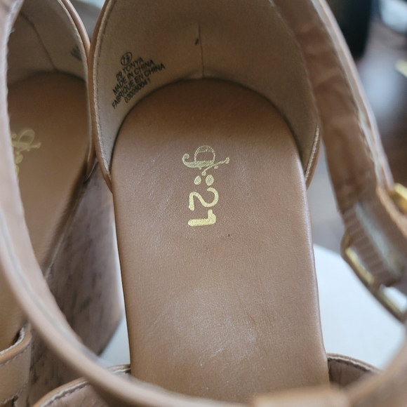 Women's Platform Wedges Strap Sandals In Tan / Nude Color Size 7 1/2 - Picture 12 of 15